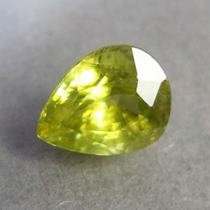 画像: スフェーン(1.081ct)