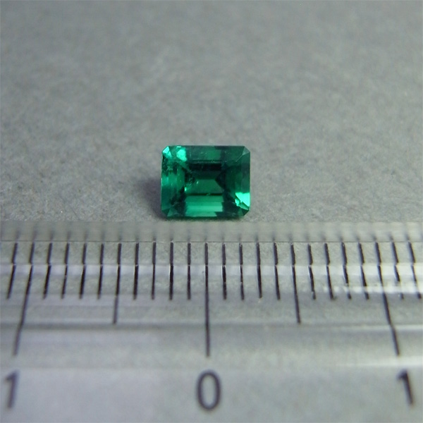 画像: ノンオイル・エメラルド（0.56ct）