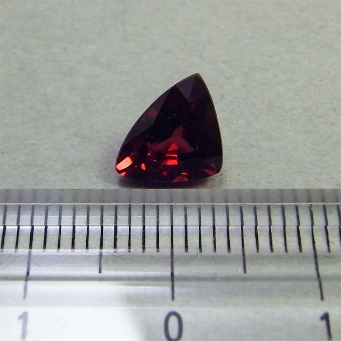 画像: アルマンダイトガーネット(2.423ct)