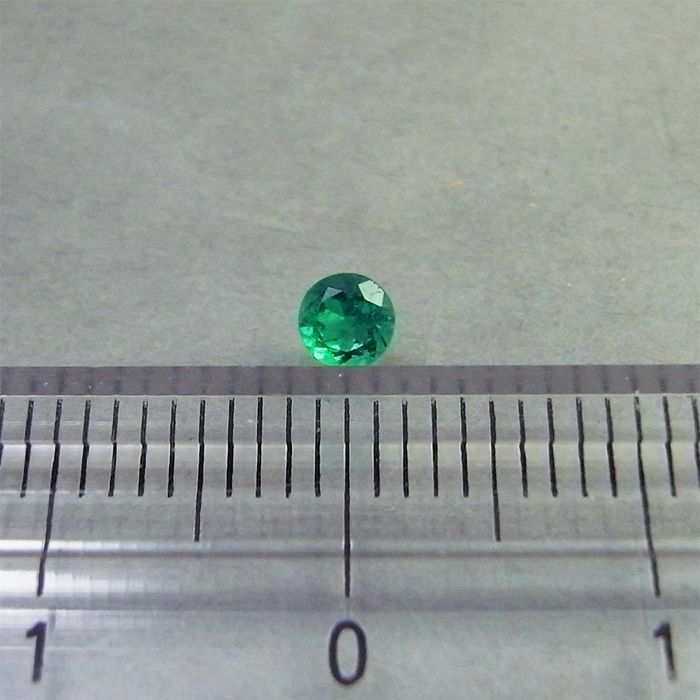 画像: エメラルド・ラウンド(直径3.4mm)(0.14ct）