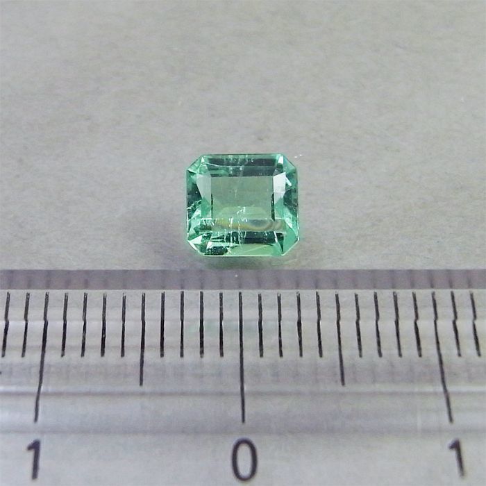 画像: エメラルド（0.743ct）