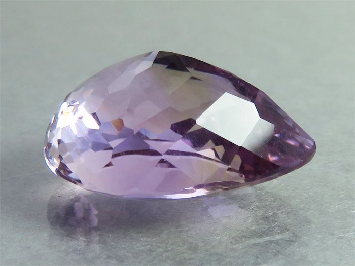 画像: アメトリン(バイカラークォーツ)(8.231ct)