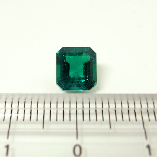 画像: エメラルド（1.32ct）